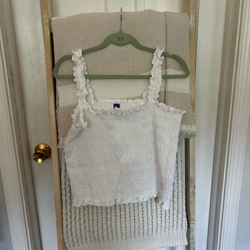 NWT! Old Navy White Ruffled Top